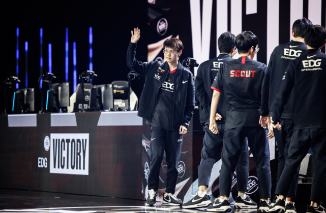 开云体育APP下载-NS轻取FNC，Ruler开启传奇时刻鏖战多局2025世界赛，技惊四座的简单介绍