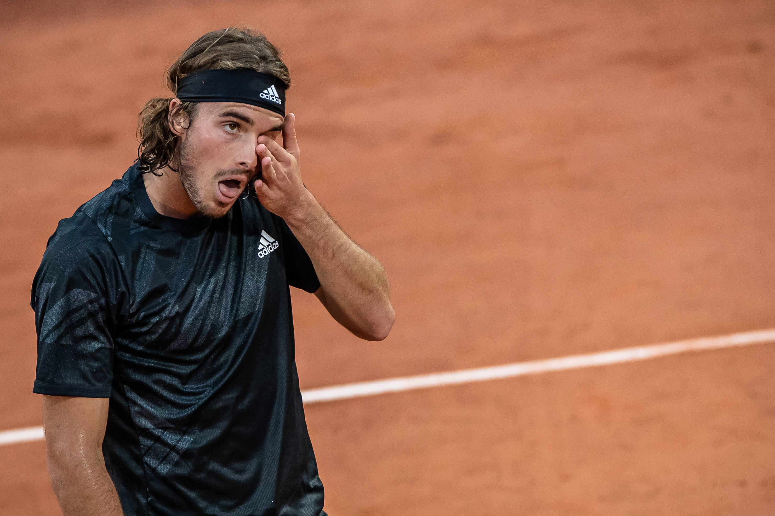 英国网球队逆转法国网球队，西西帕斯打破历史纪录的简单介绍