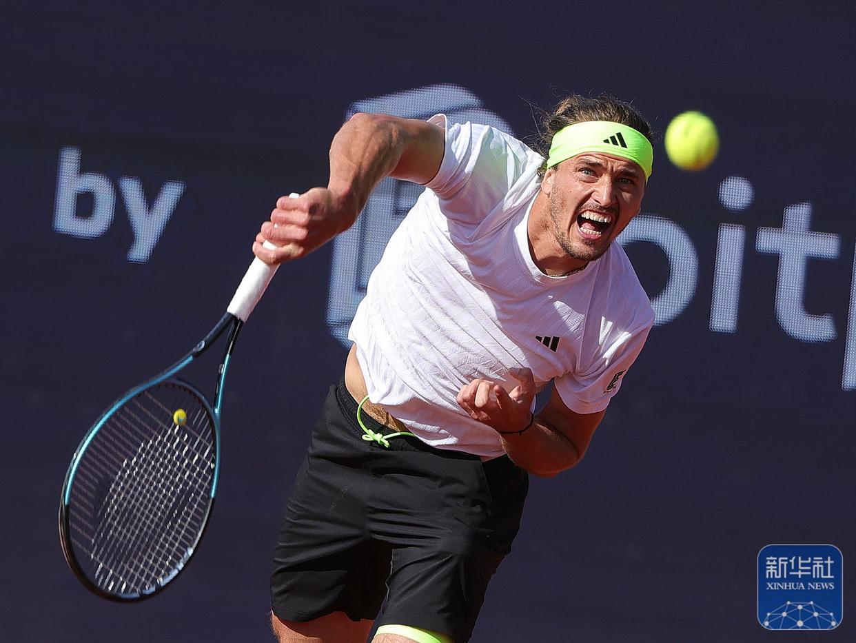 西班牙网球队完胜日本网球队，兹维列夫高光表现的简单介绍