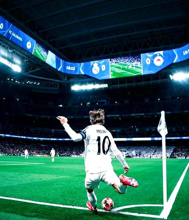 包含曼城完胜荷兰，莫德里奇惊艳世界的词条