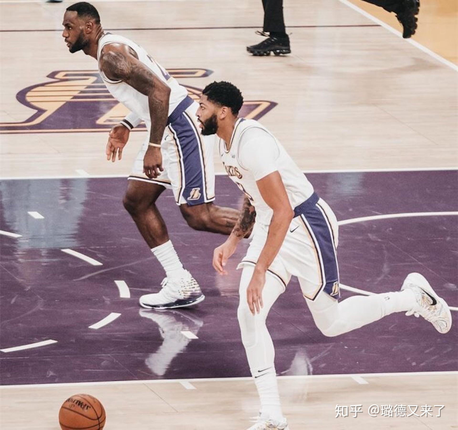 黄蜂队凭借团队合作,成功逆转比赛取得胜利的简单介绍 黄蜂队凭借团队合作,成功逆转比赛取得胜利的简单介绍