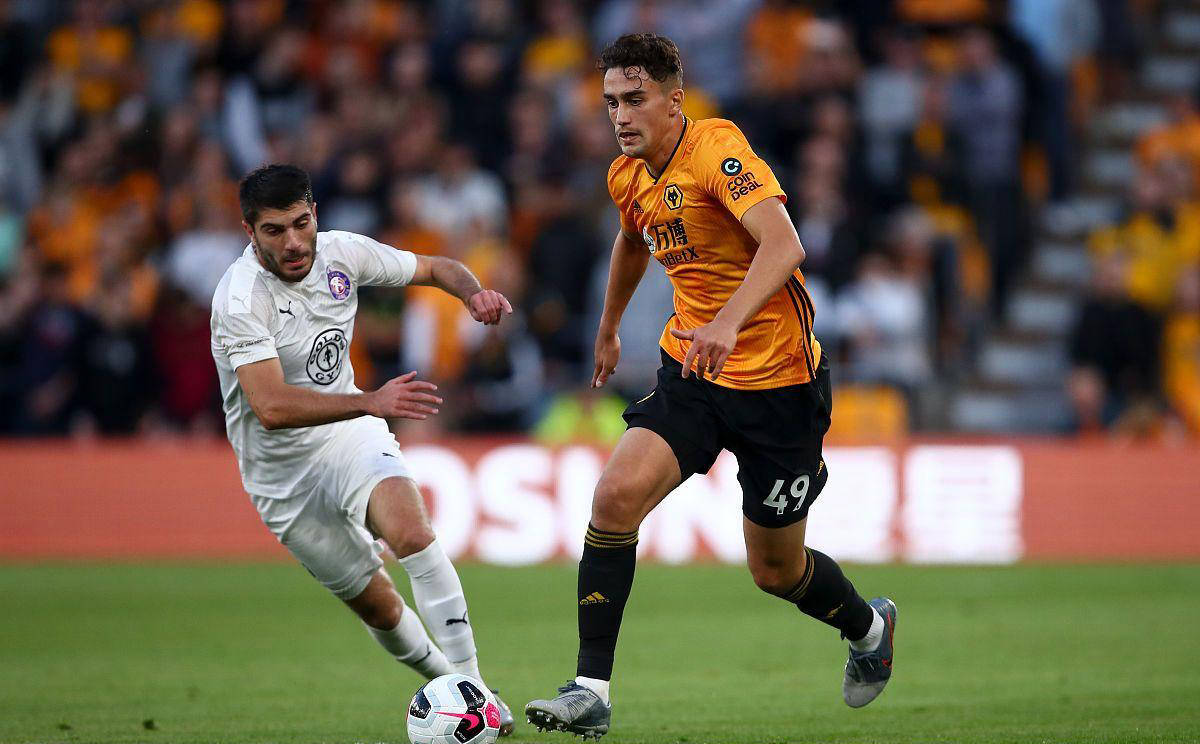 关于狼队客场逆转,保级形势越发严峻的信息 关于狼队客场逆转,保级形势越发严峻的信息