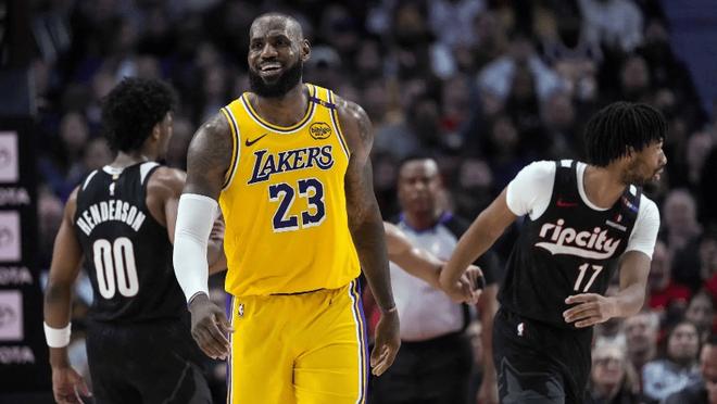 湖人主场逆转森林狼，詹姆斯砍下30分