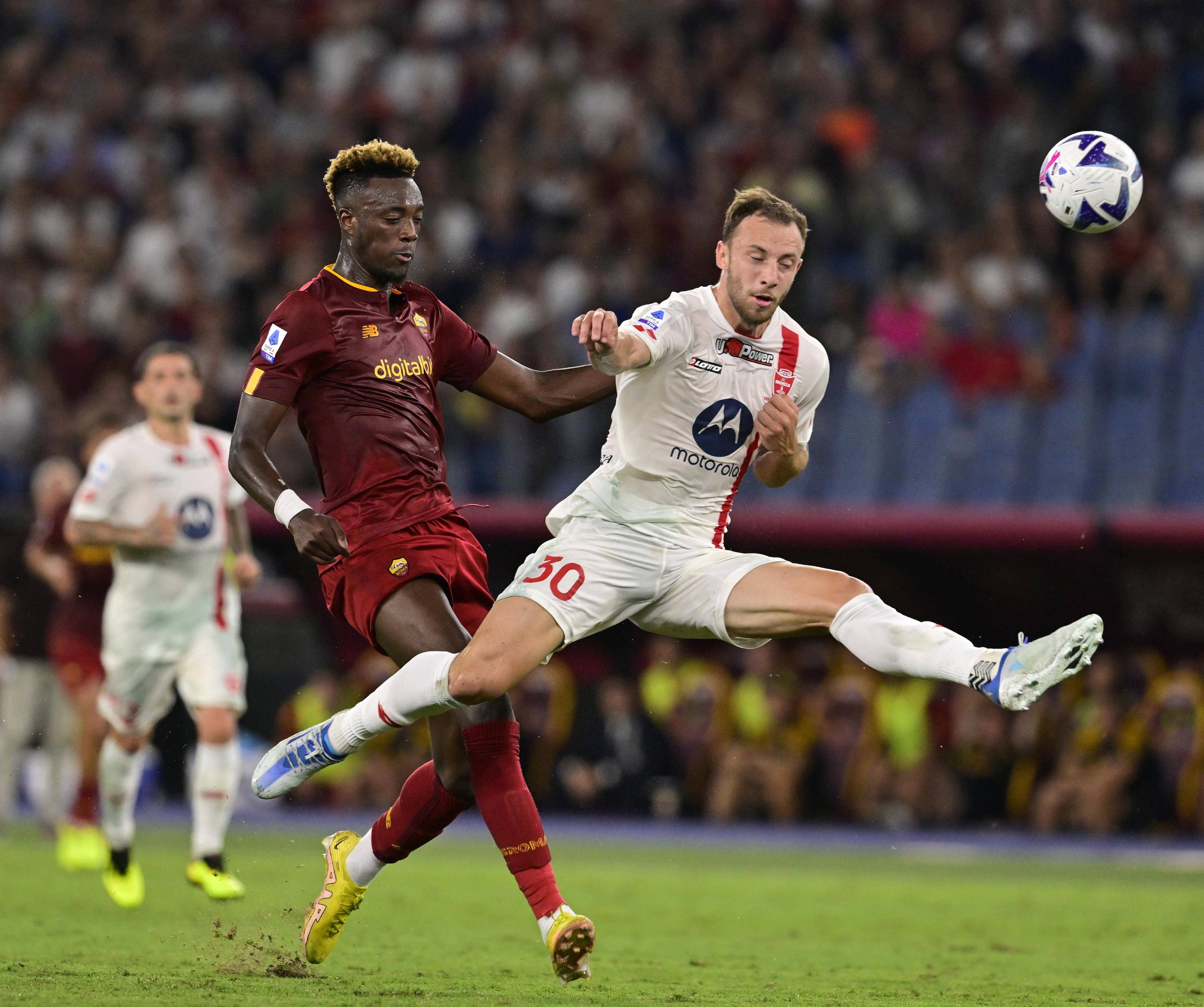 关于罗马队球员因伤病缺席下一场关键比赛的信息