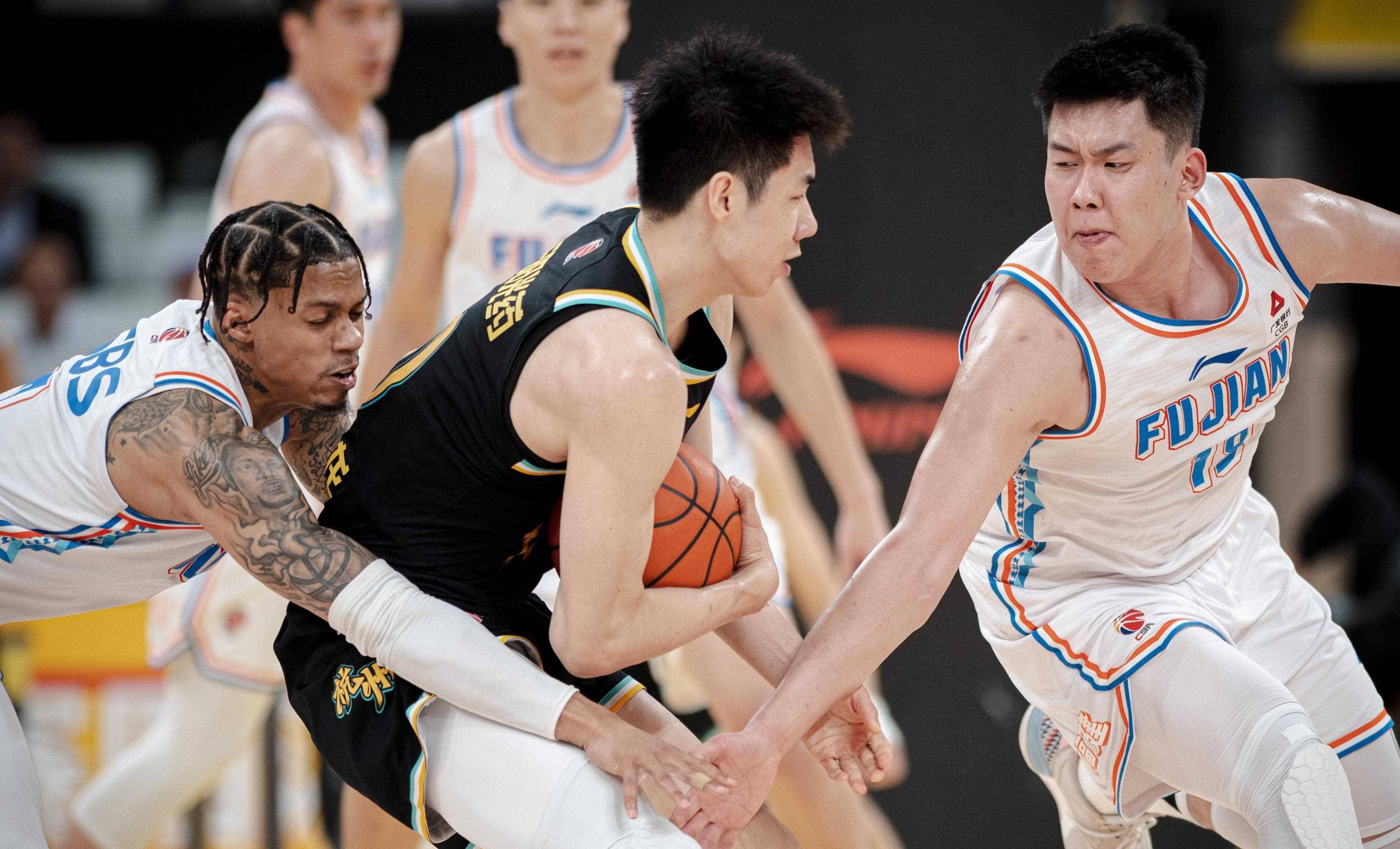 包含篮球比赛场上激烈角逐，精彩纷呈惊险连连的词条