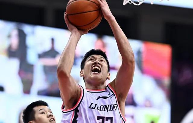 开云体育入口-里尔球员敢打敢拼，夺得关键胜利