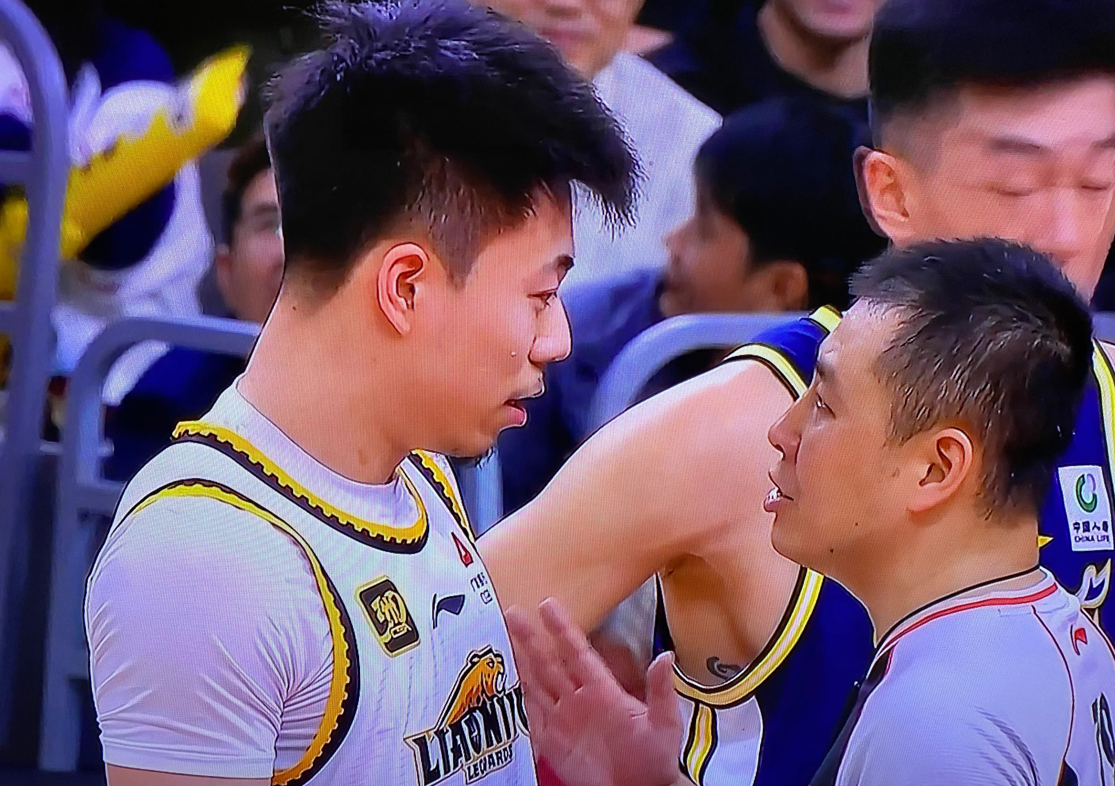 开云官网-上海队翻盘四川队，张镇麟点燃赛场