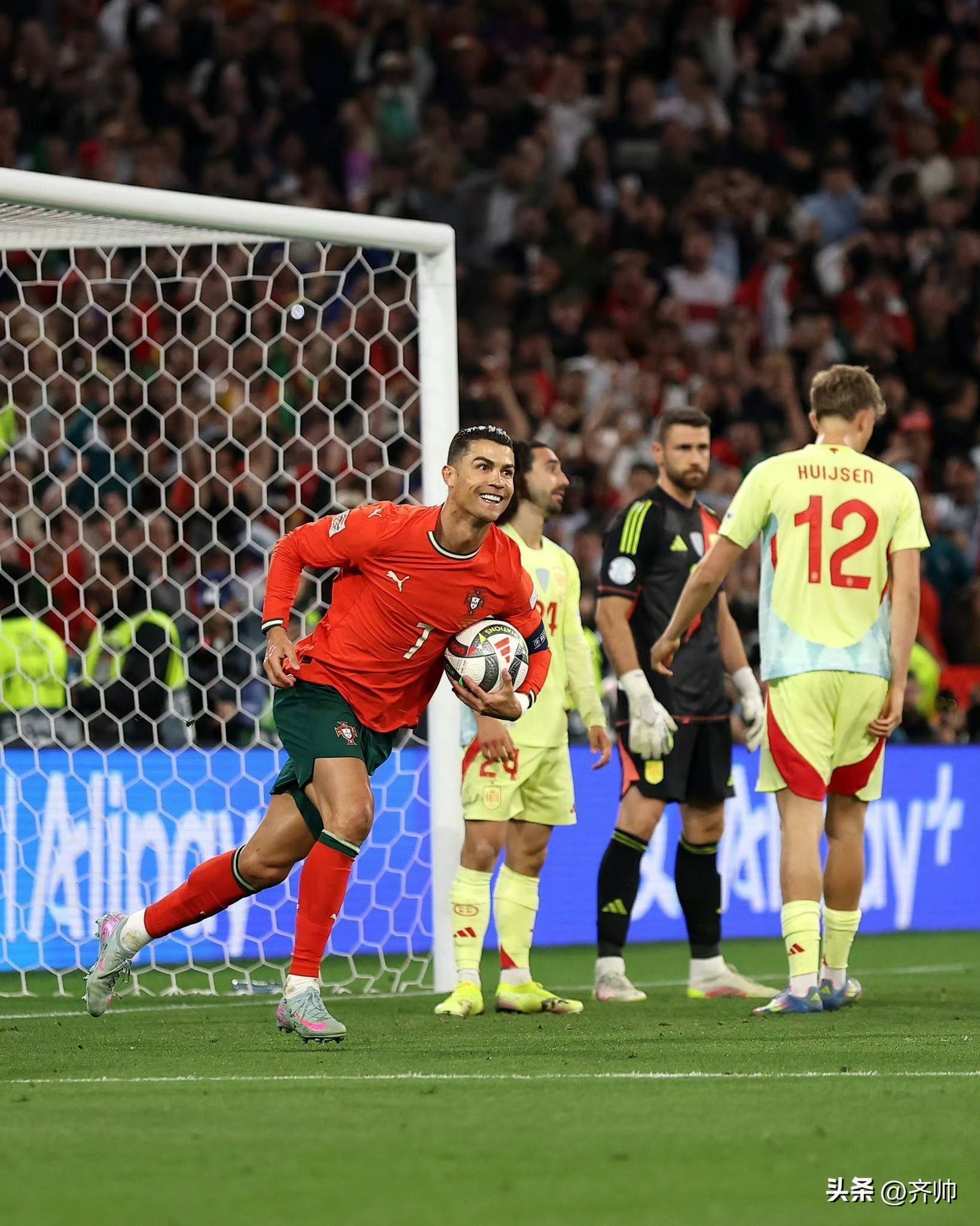 包含葡萄牙翻盘哥伦比亚，奥亚尔萨瓦尔状态火热的词条