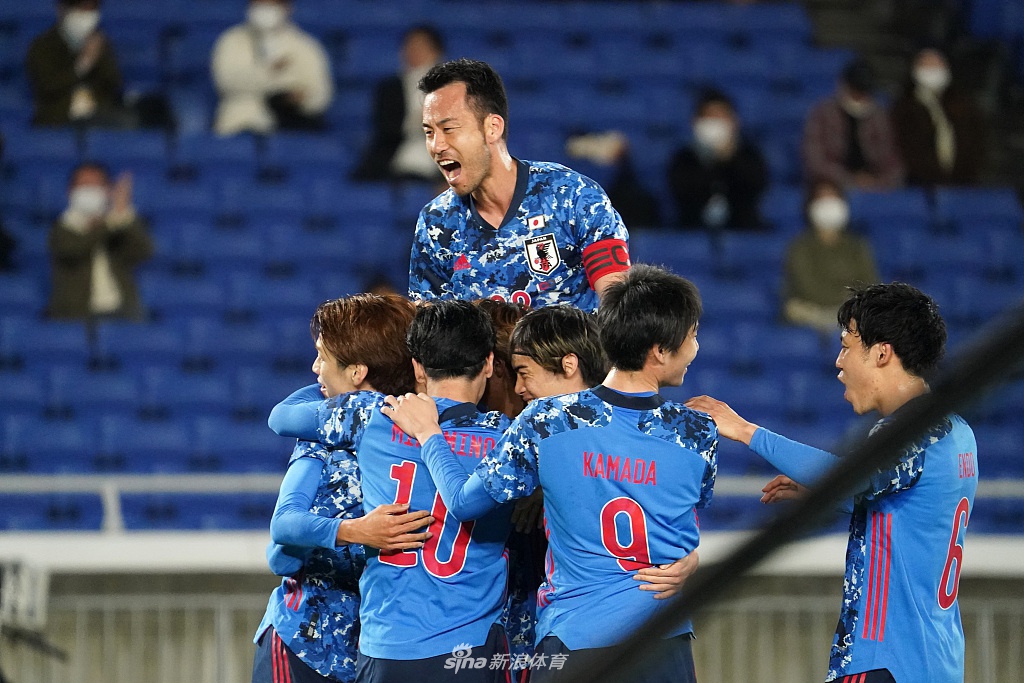 包含日本队完胜丹麦队，黄鸭组合关键制胜的词条