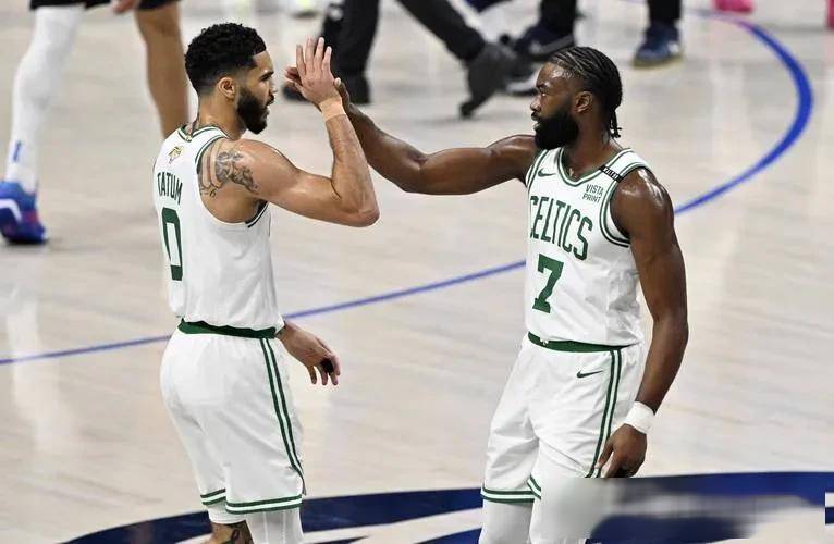 凯尔特人完胜雄鹿，乔治状态火热