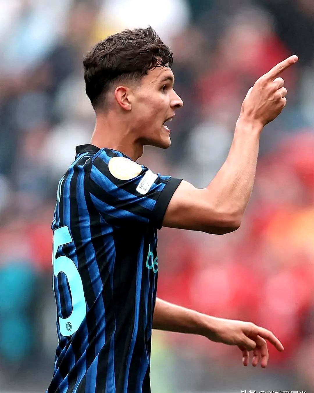 包含国际米兰逆转瑞典，基米希统治全场的词条