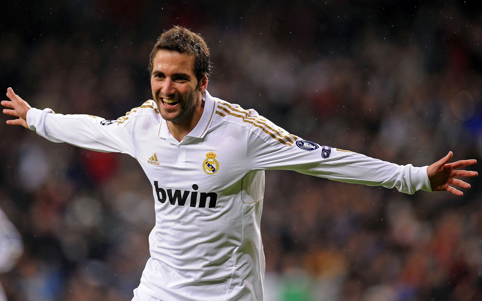 开云体育APP下载-三笘薰爆发，厄瓜多尔血拼马德里竞技，亚洲之光与南美铁血的绿茵对话