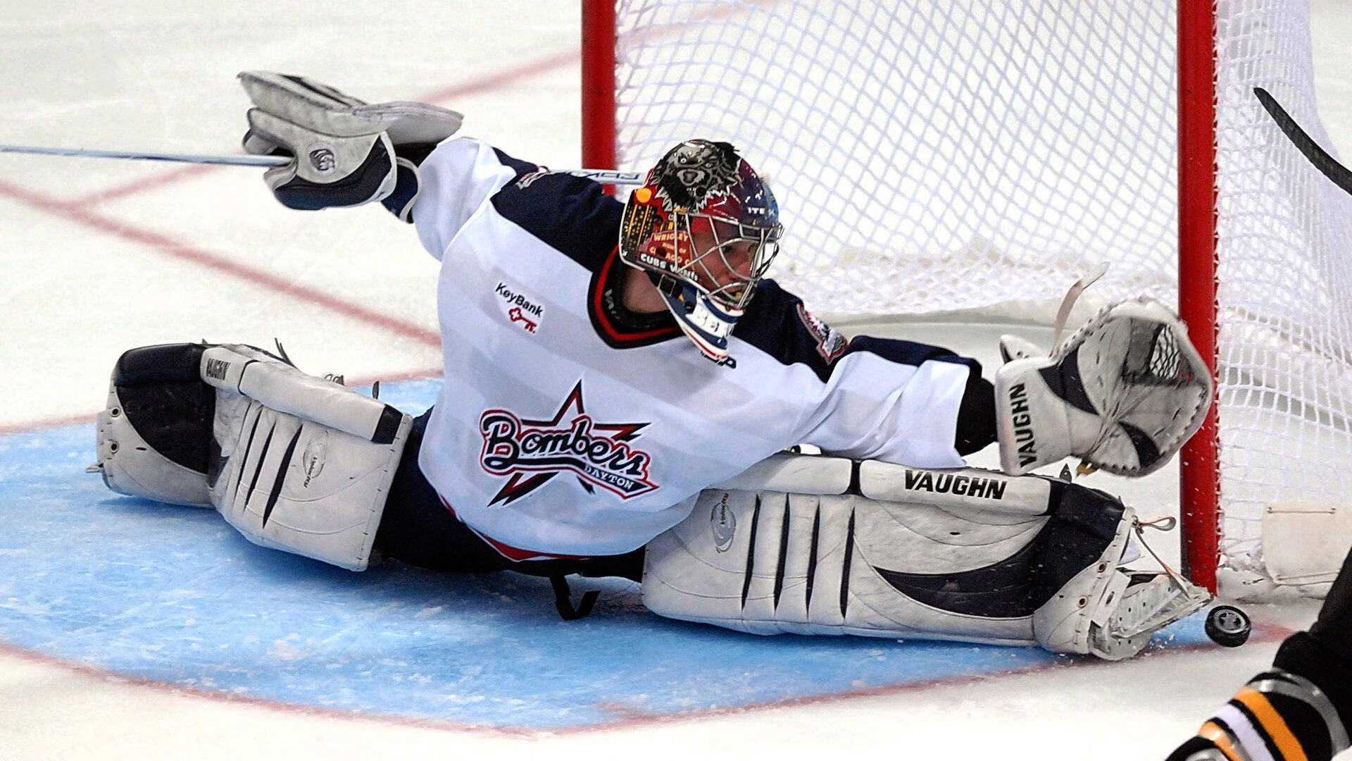 开云下载-逆袭之火，阿隆索点燃赛场，红牛二队绝地翻盘索伯